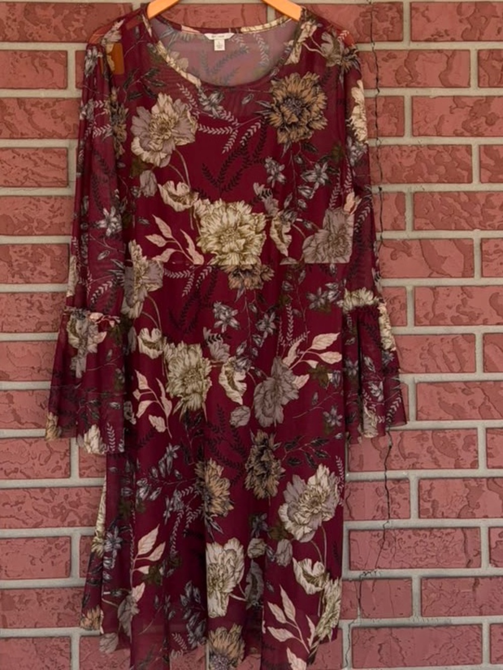 Floral Bell-Sleeve Long-Sleeve Dress in Burgundy